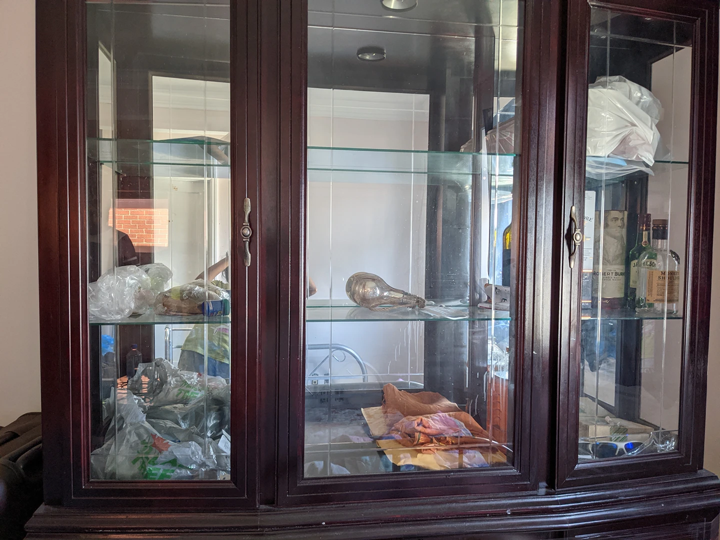 Hutch cabinet shelf moving sale - photo 3