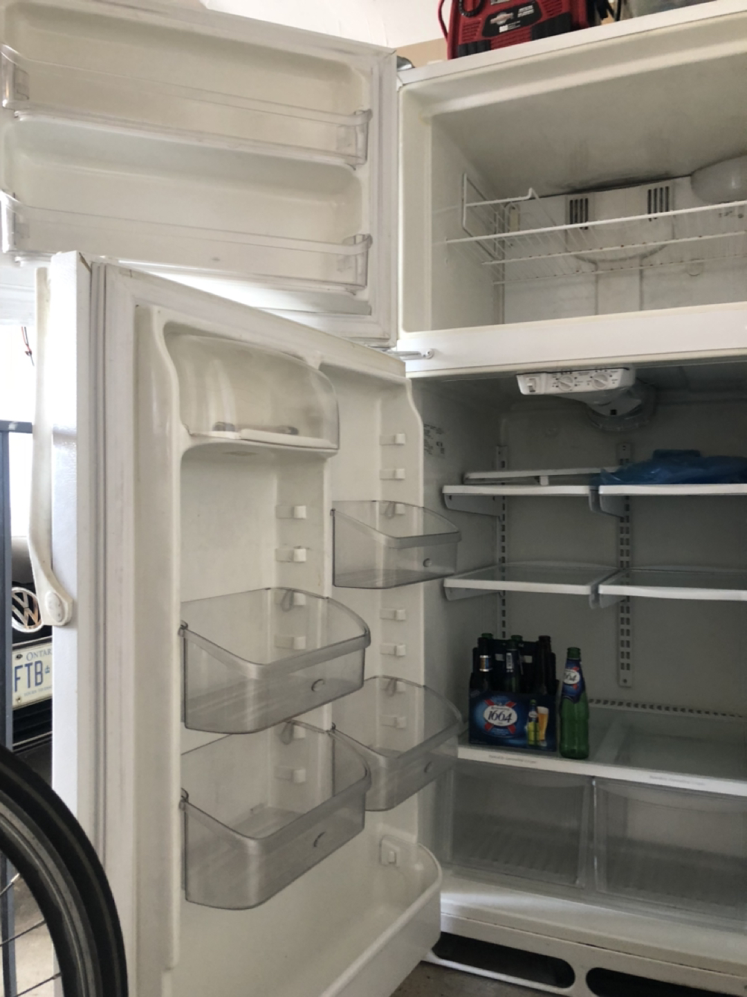 10 cu. ft Fridge  ( Frigidaire) - photo 2
