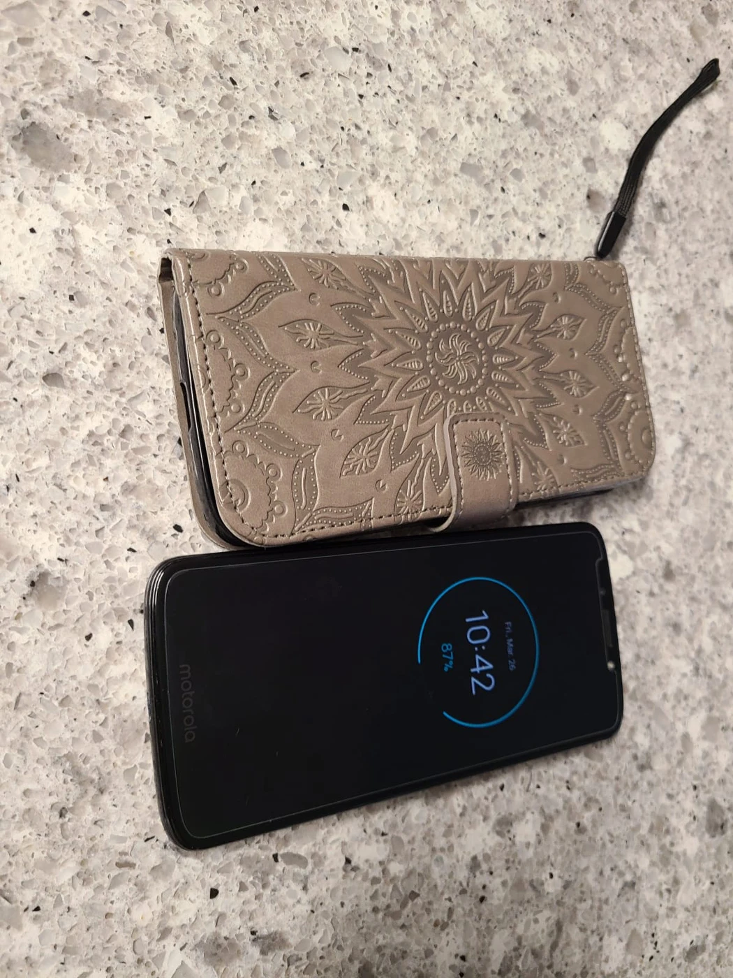 Motorola G6 Play mobile phone with wallet case - photo 3