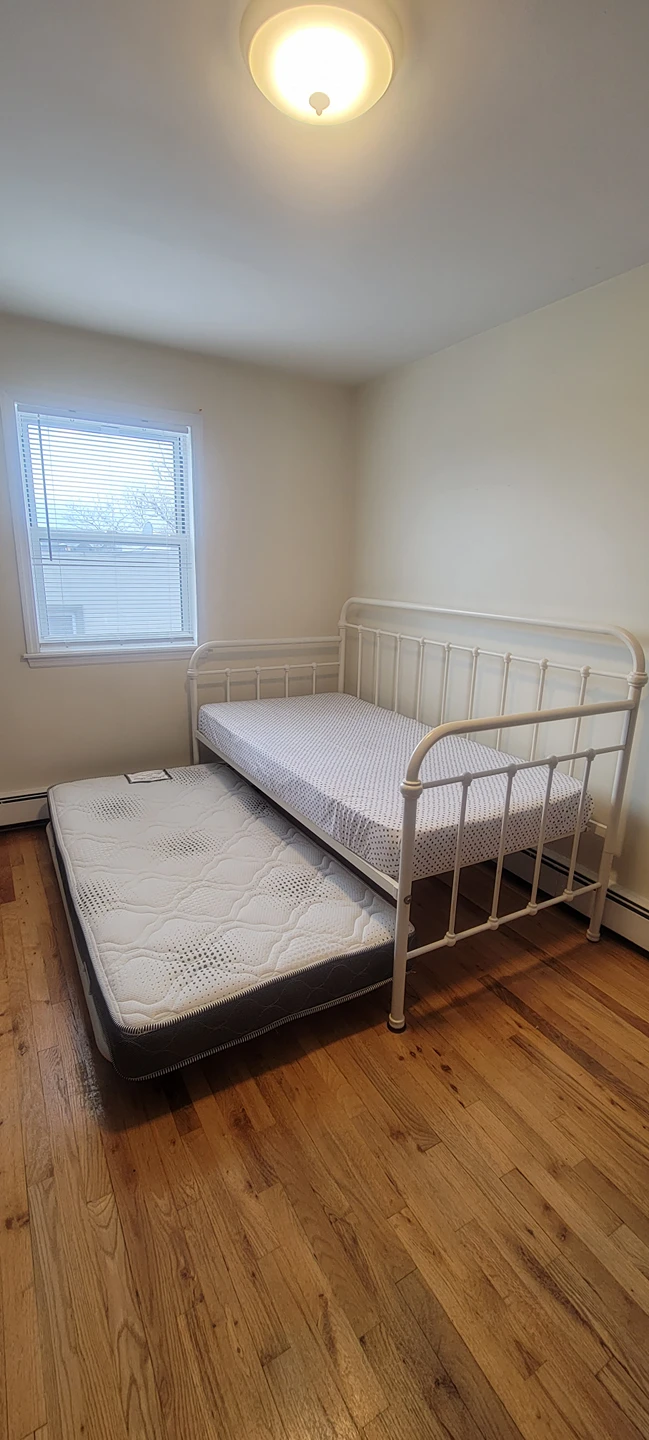Twin bed frame - photo 2