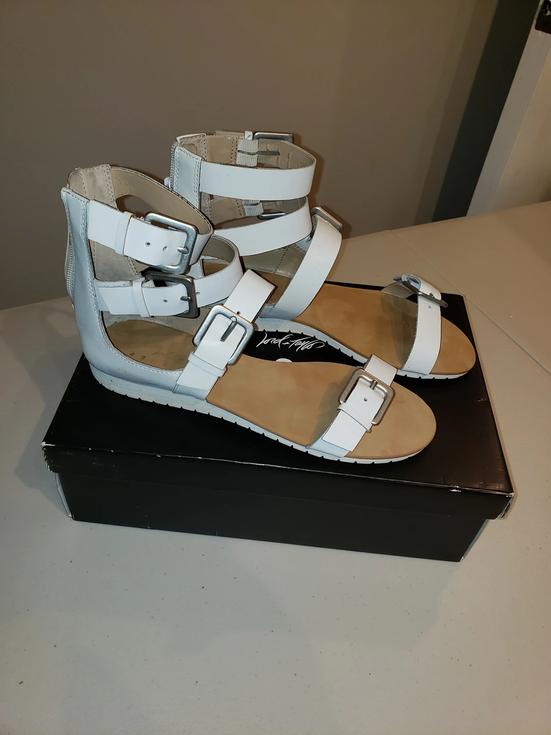 Leather summer sandal size 6