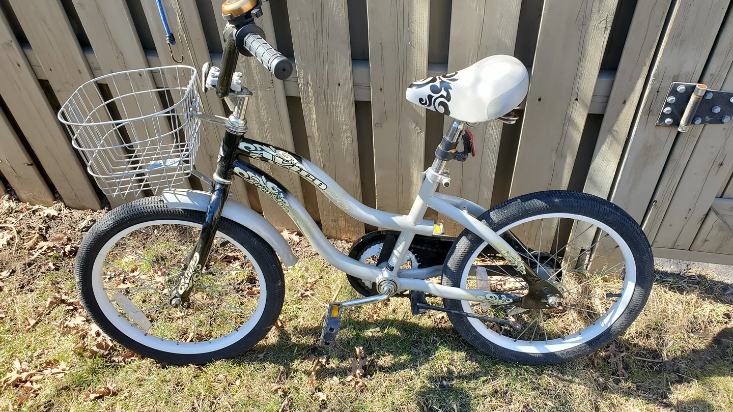 18 inch Avigo Penny Lane Cruiser bike