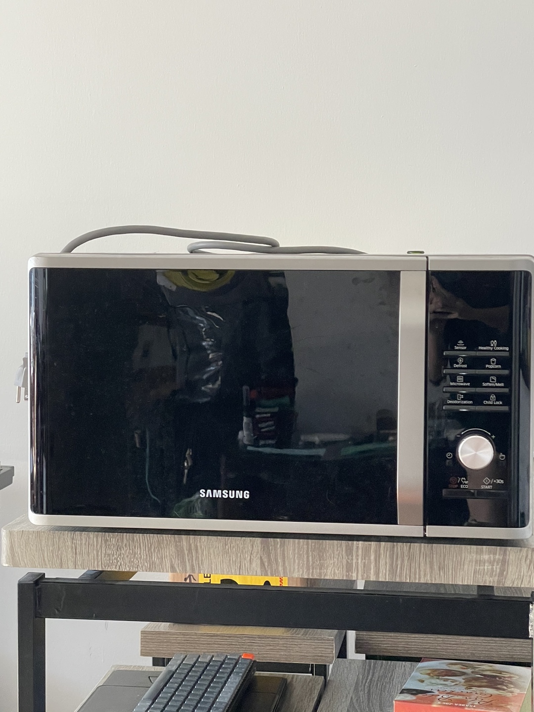 Samsung Microwave Model MS11K3000AS Like New - photo 2