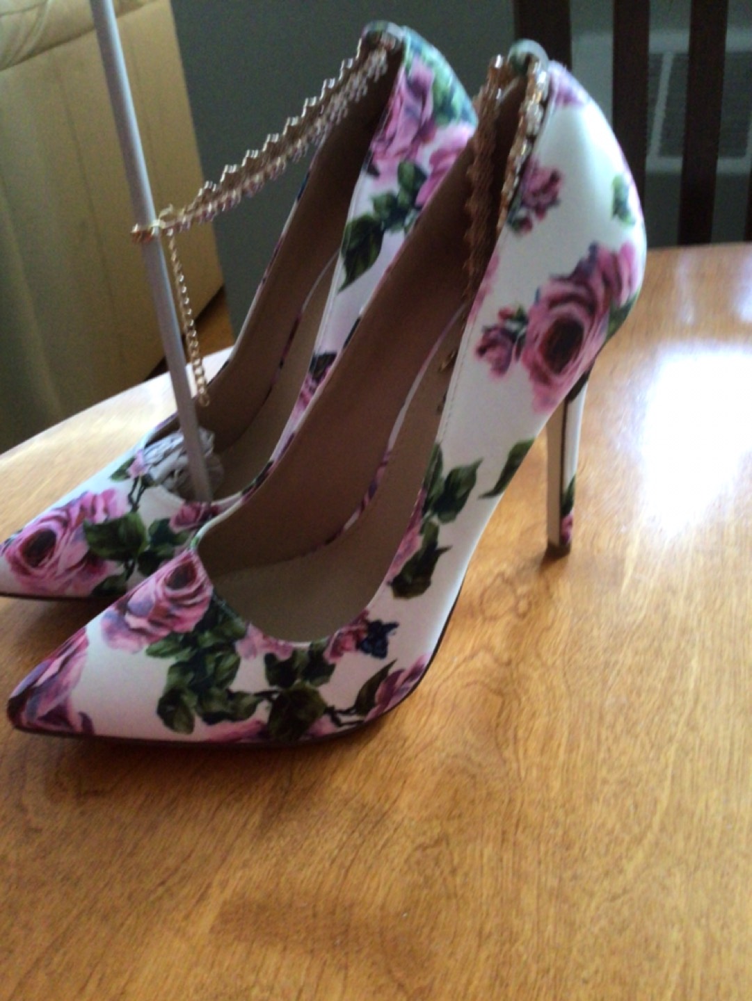 Women’s heels  image indicator(2)