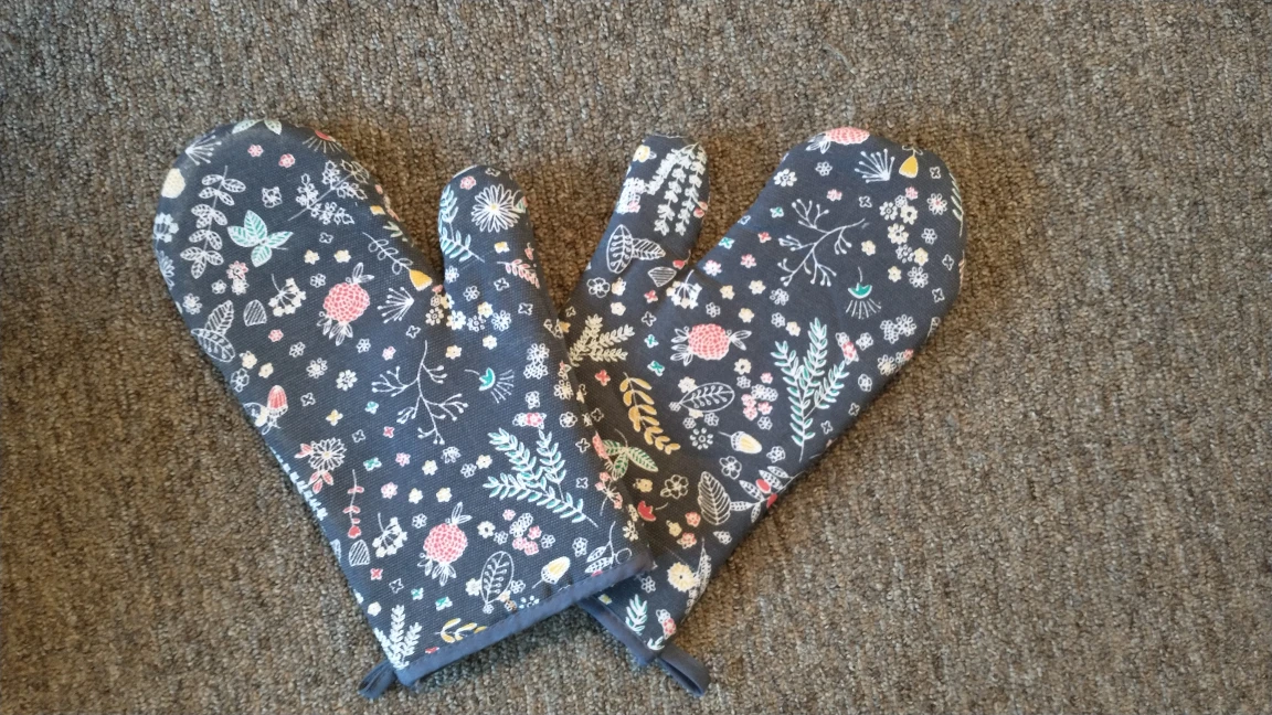 Oven mitts thumbnail