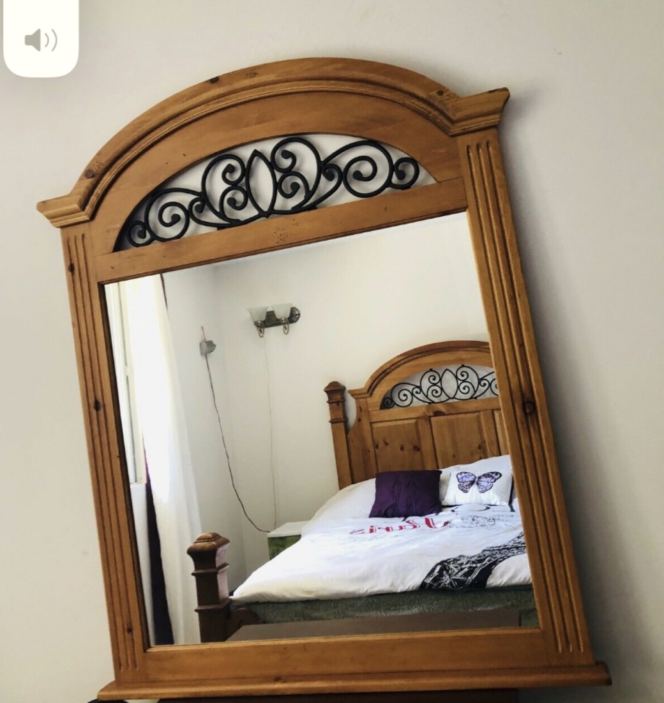 Alexander Julian Solid Wood Queen size Bed image indicator(3)