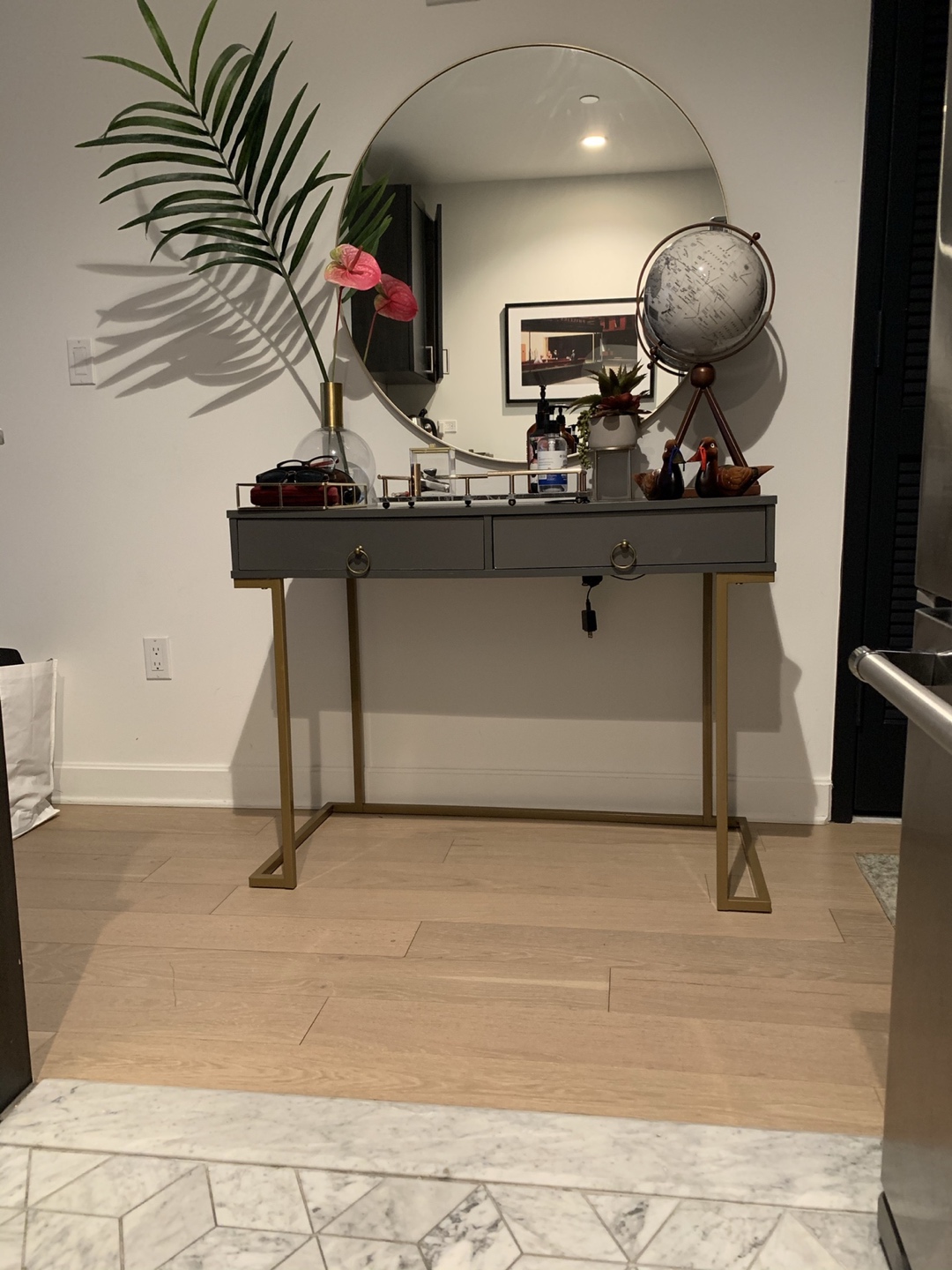 Home desk or foyer desk  - photo 2