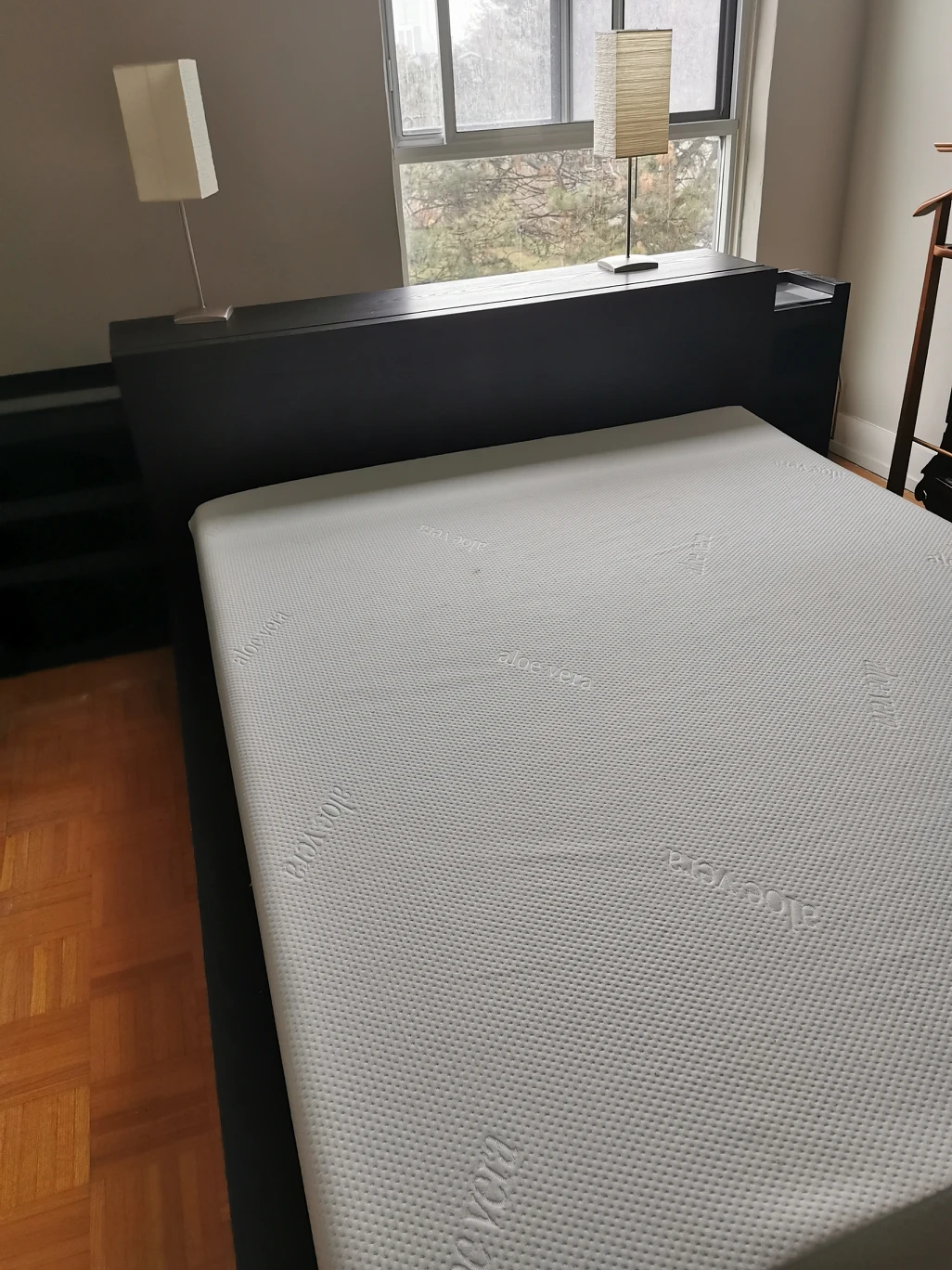 queen bed and mattress