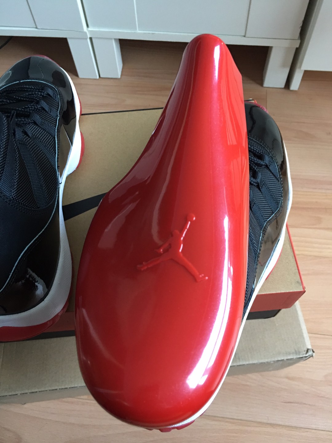 NEW Nike Air Jordan 11 BRED Men US11 image indicator(6)