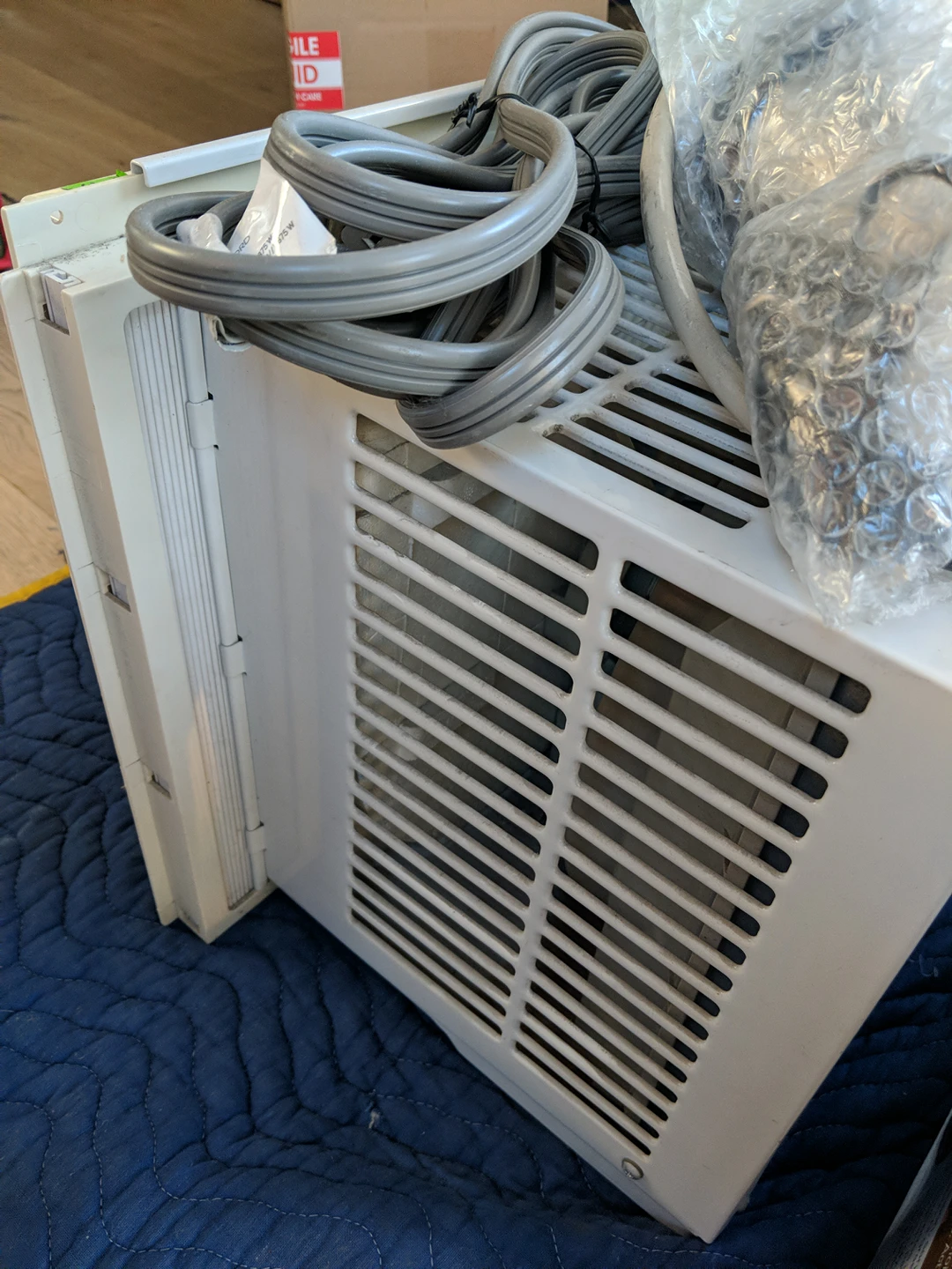 Gree Window Air Conditioner - photo 3