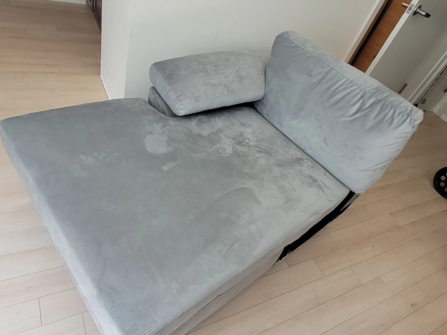 Grey Sectional Couch, three months old.$750 selling for 500. - photo 5
