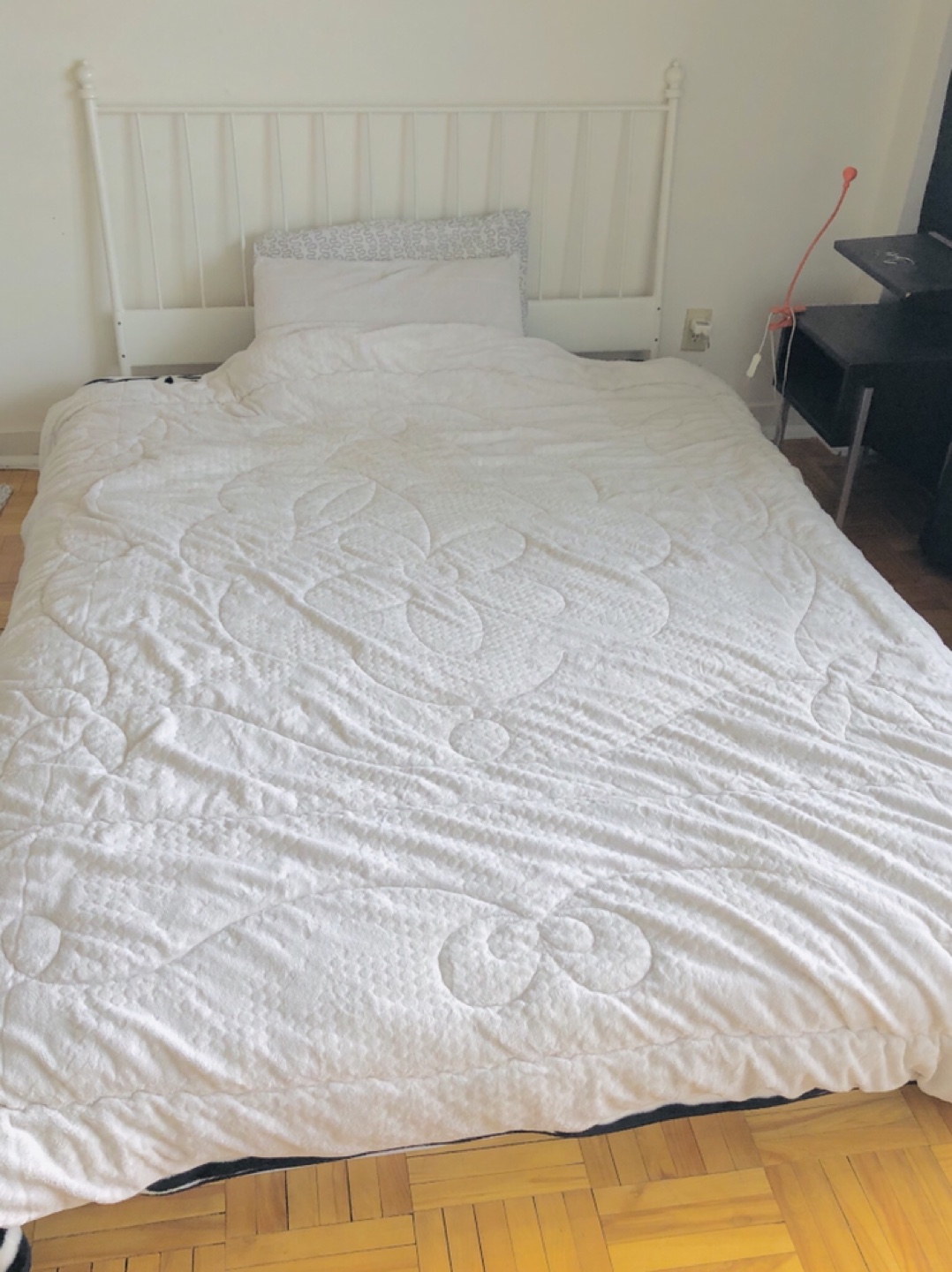 Queen Double pocket spring mattress thumbnail