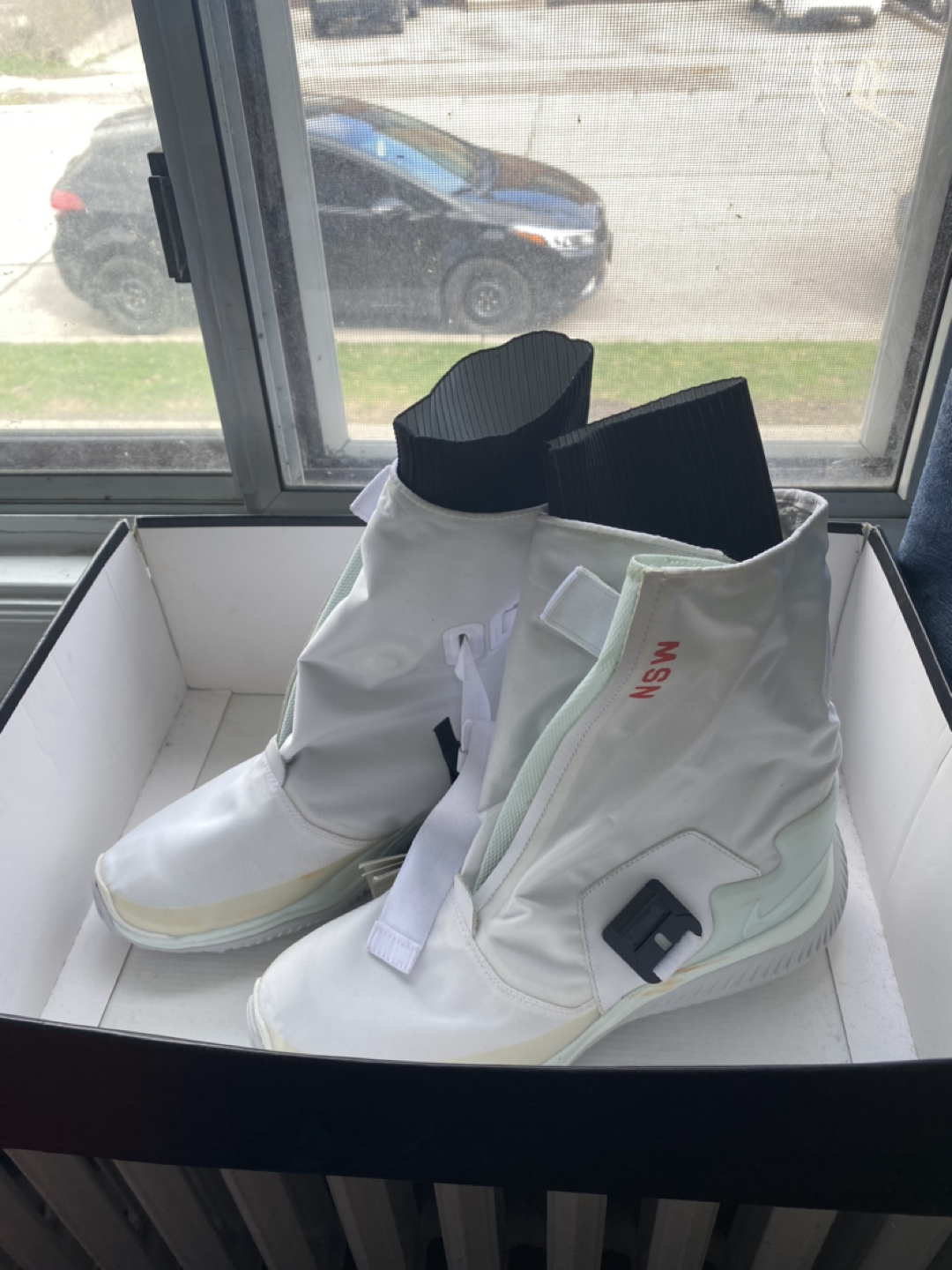 NIKE shoes white. Never used ! 