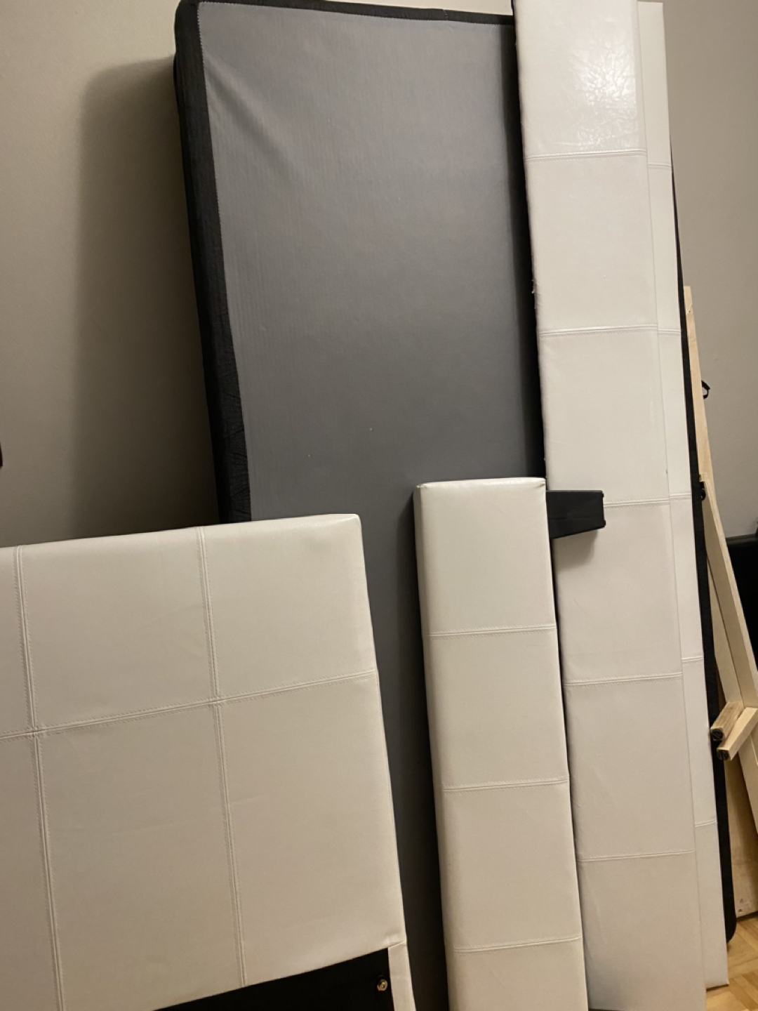 Chase Twin Bedframe & Boxspring - photo 3