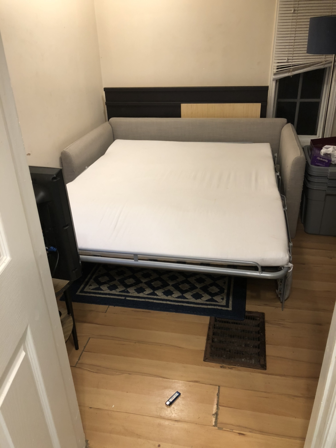 Free!!must go Pull out couch/ Sofabed - photo 3