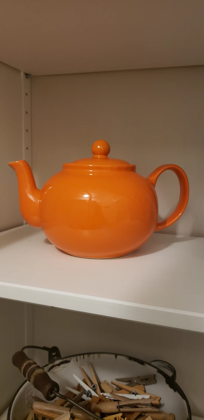 Tea pot