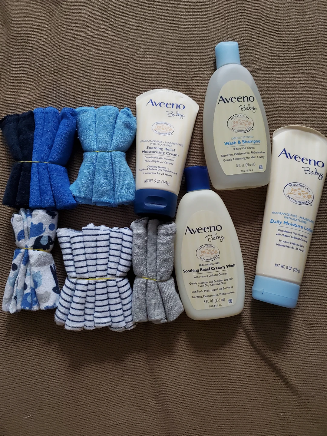 baby bathtub (with washcloths, lotions and wash) - photo 2