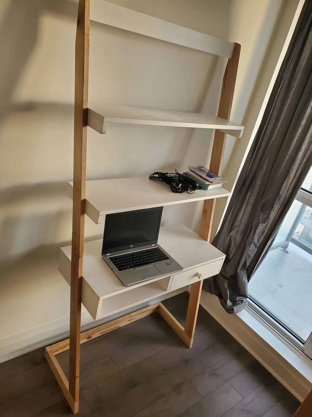 Free standing L-shaped ladder desk/shelf - photo 2