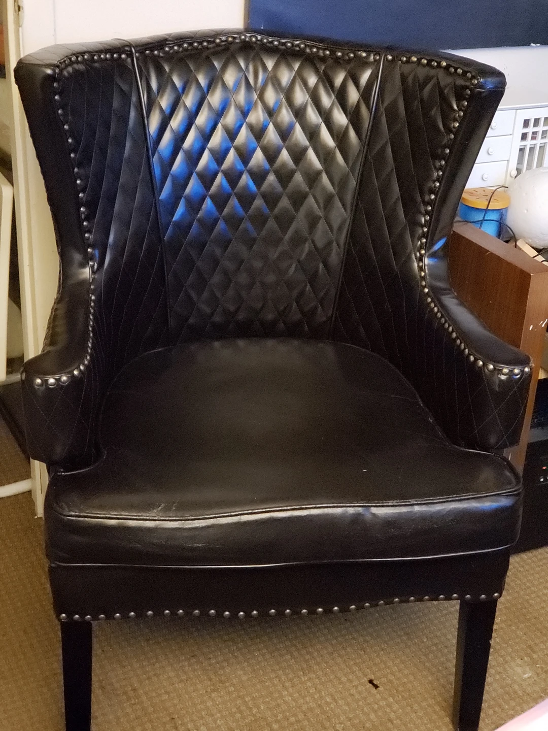 Leather accent chair, quilted backrest