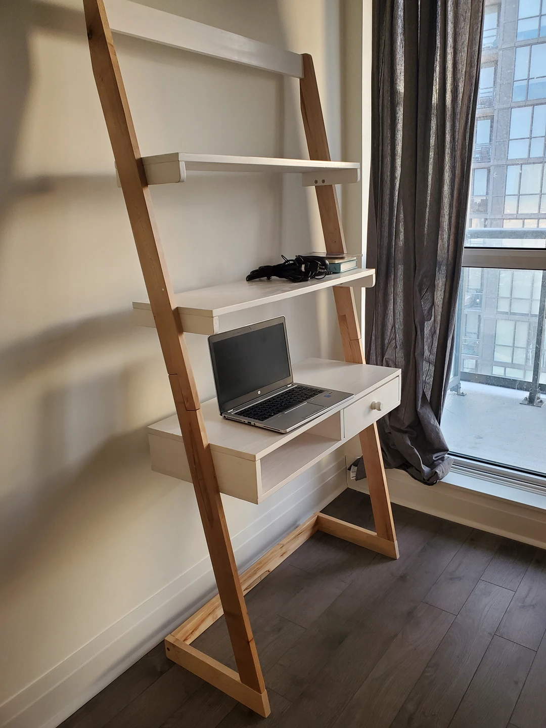 Free standing L-shaped ladder desk/shelf - photo 5