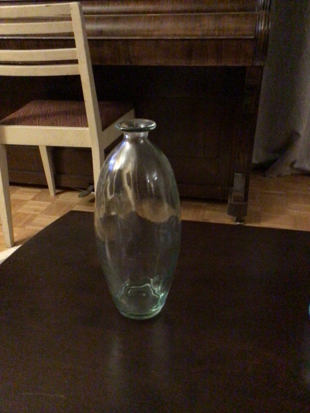 Clear glass vase or decanter  image indicator(4)