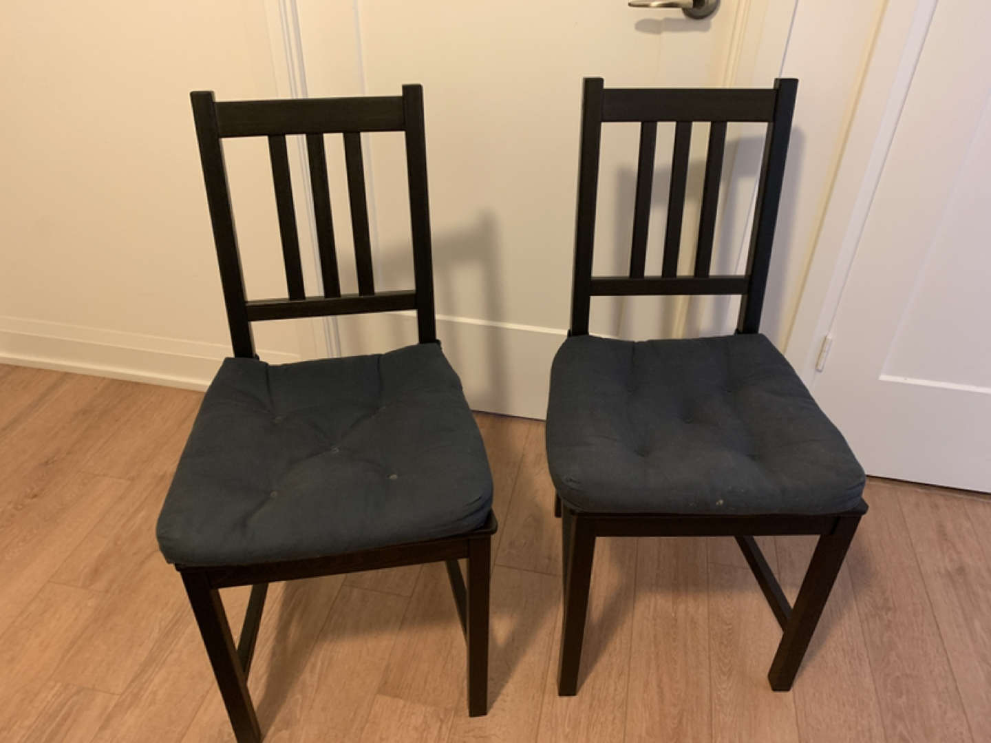 A set of two dining chairs  - photo 4