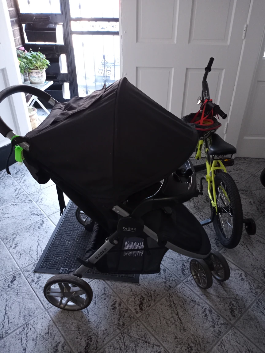 jogging stroller - photo 2