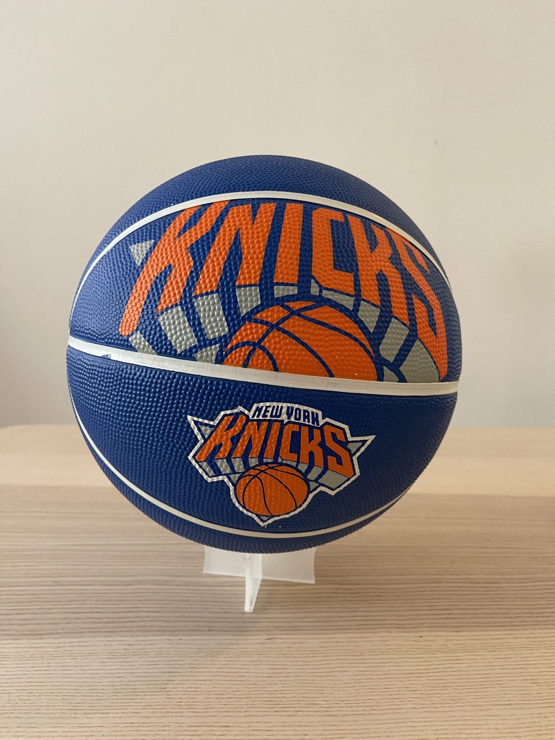 Spalding Knicks basketball thumbnail