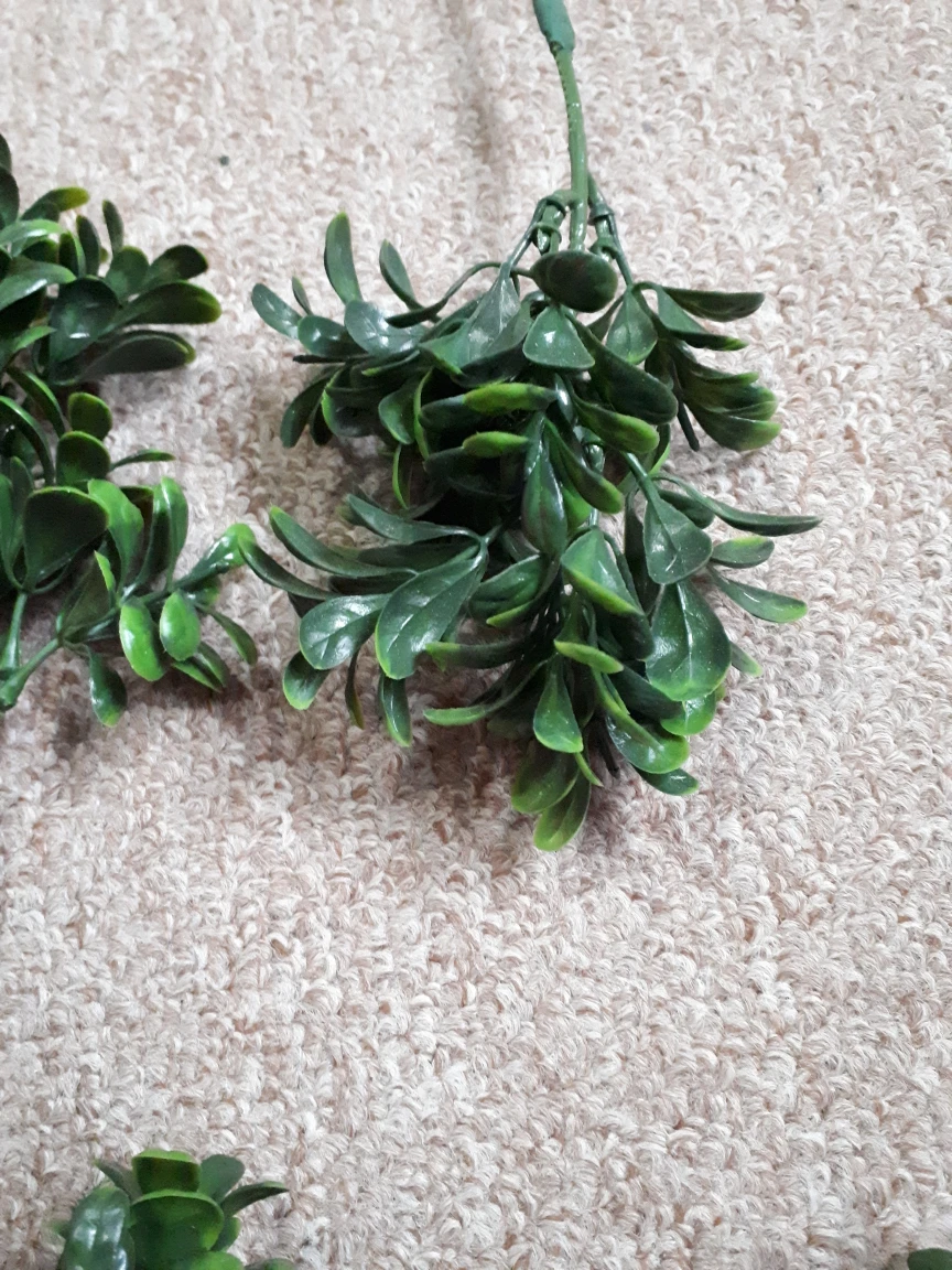 plastic green leaf - photo 3