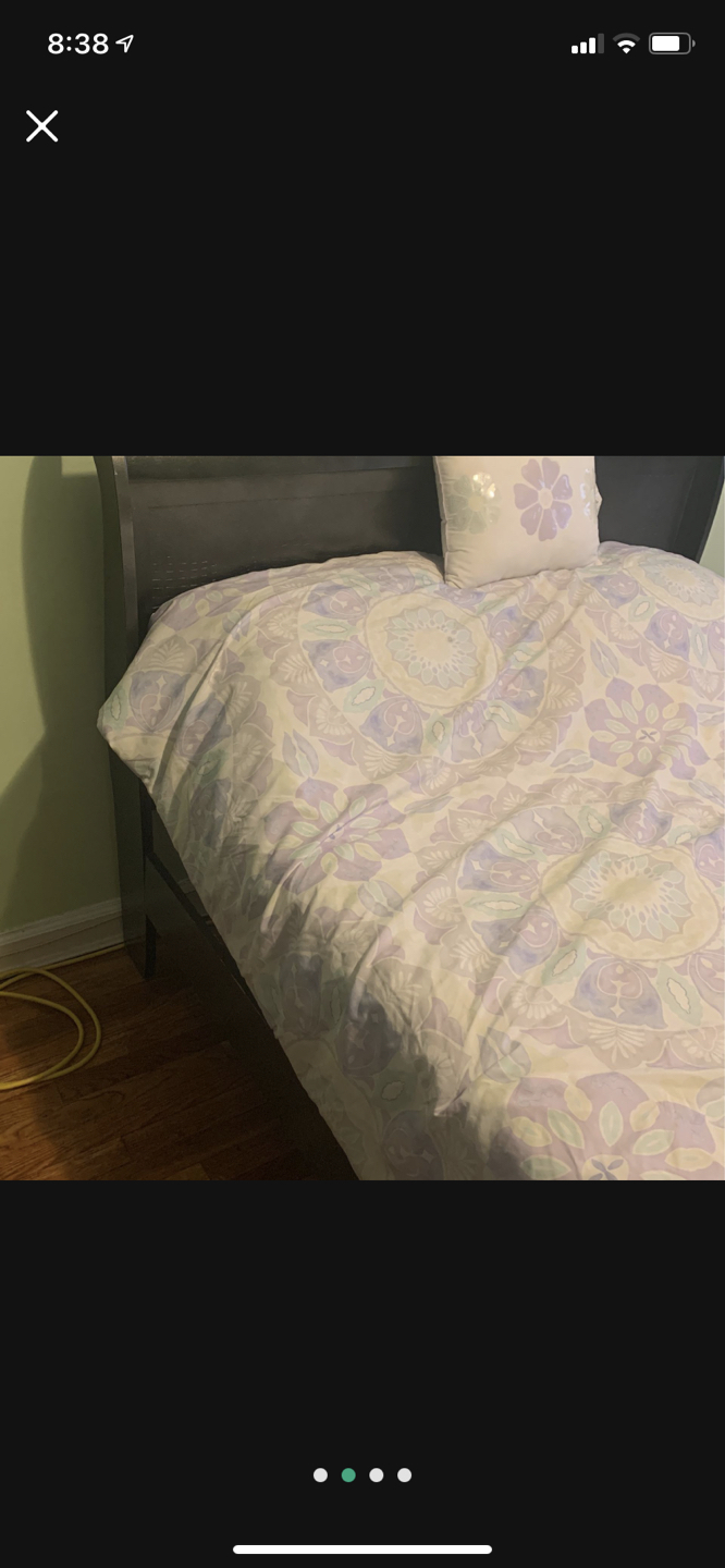Queen bed with mattress  - photo 2