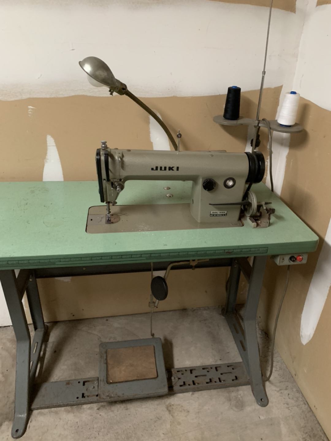 Vintage sewing Machine - photo 2