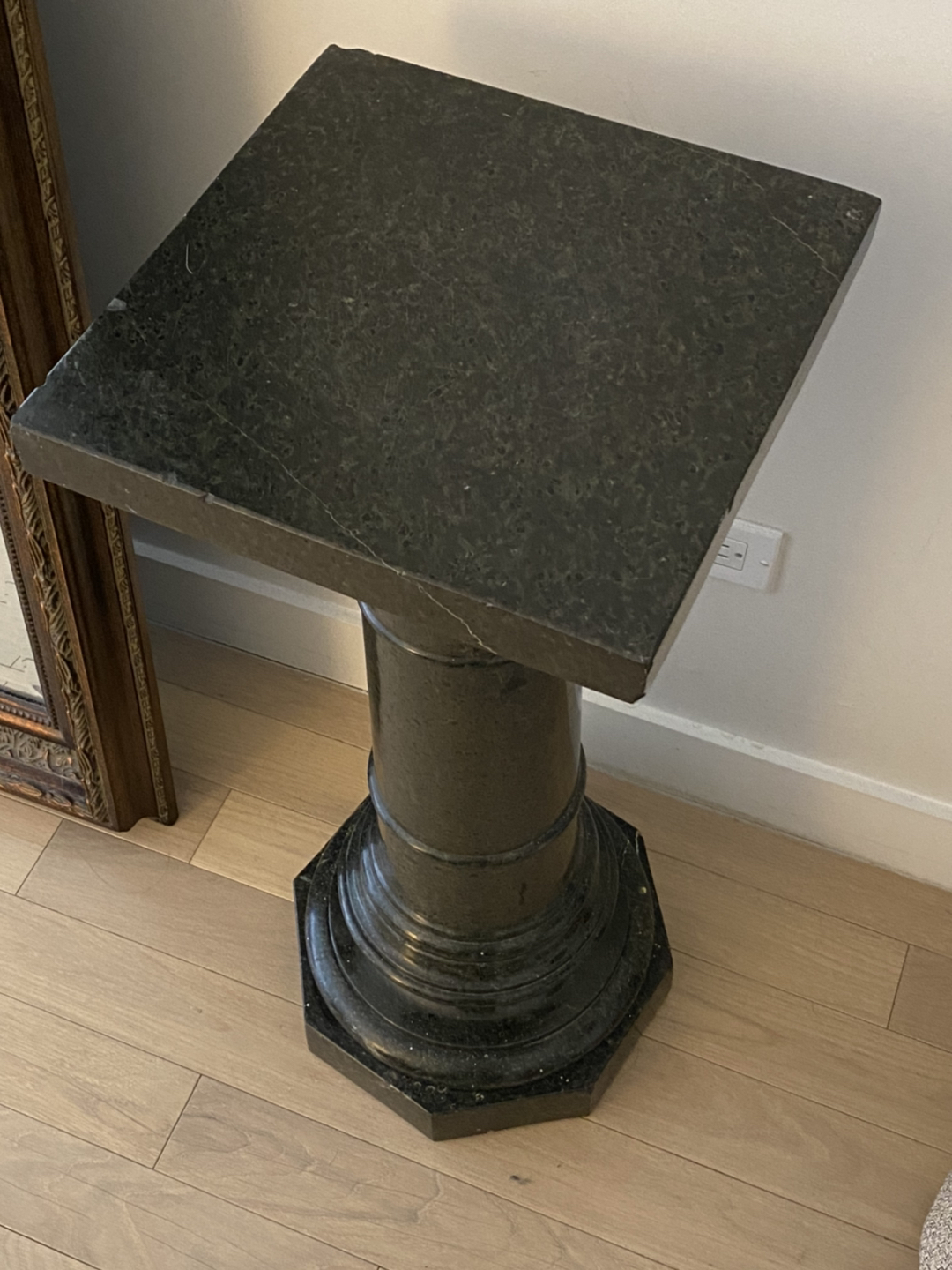 Black marble pedestal stand - photo 2