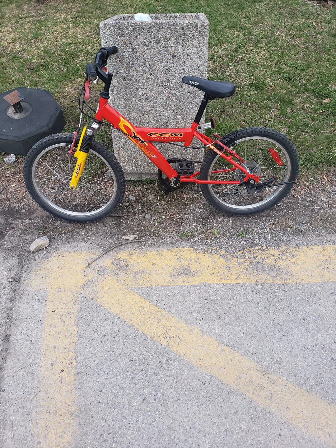 Amazing Kids Mountain Bike 20 inch tires thumbnail