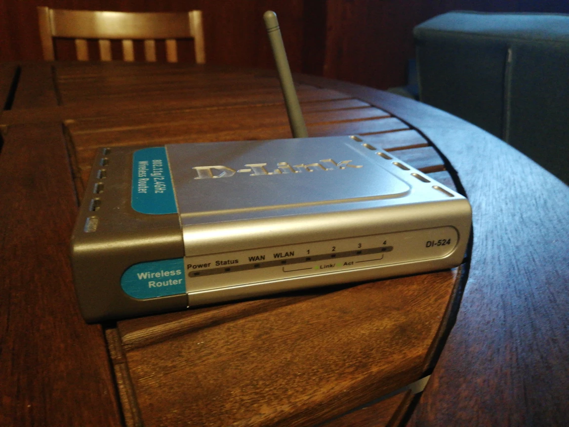 D-Link wireless 802.11g/2.4 GHZ Wireless Router thumbnail