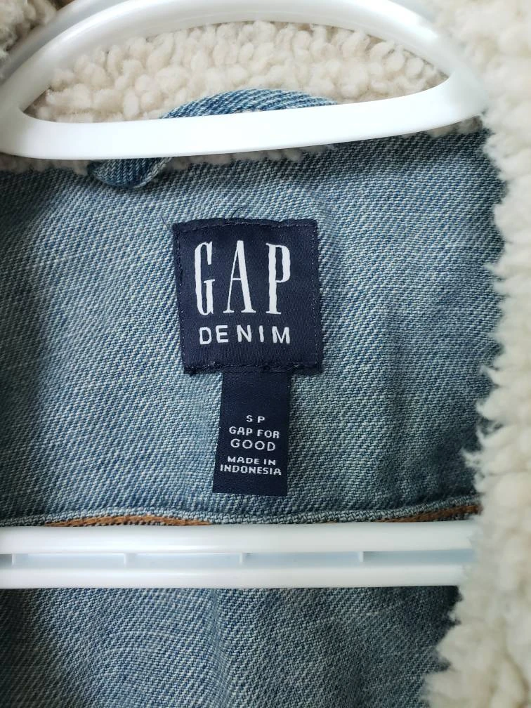 Gap Sherpa Jean Jacket size small - photo 2