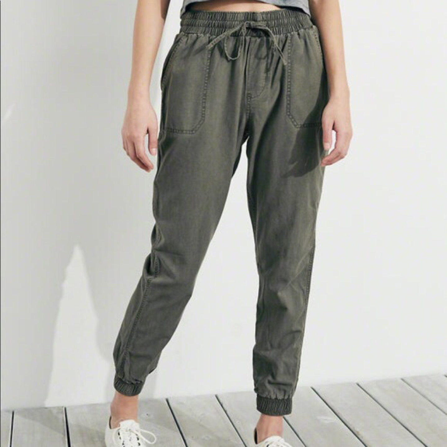 Hollister High-Rise Twill Joggers thumbnail