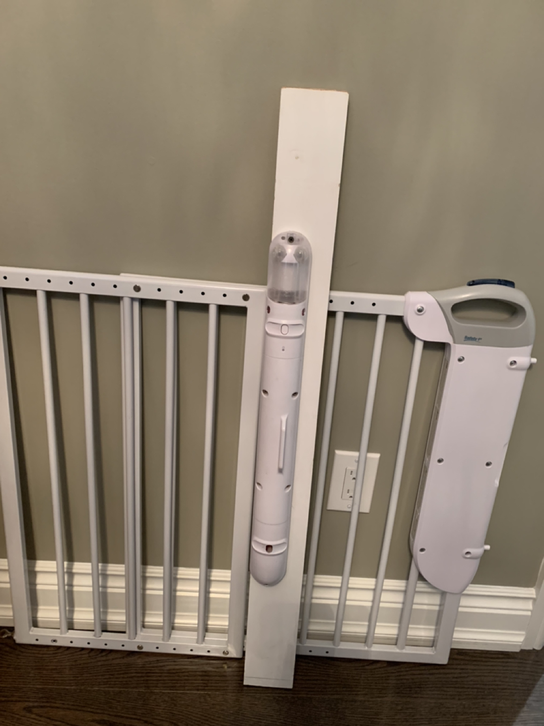 Safety 1st metal baby or pet gate  thumbnail
