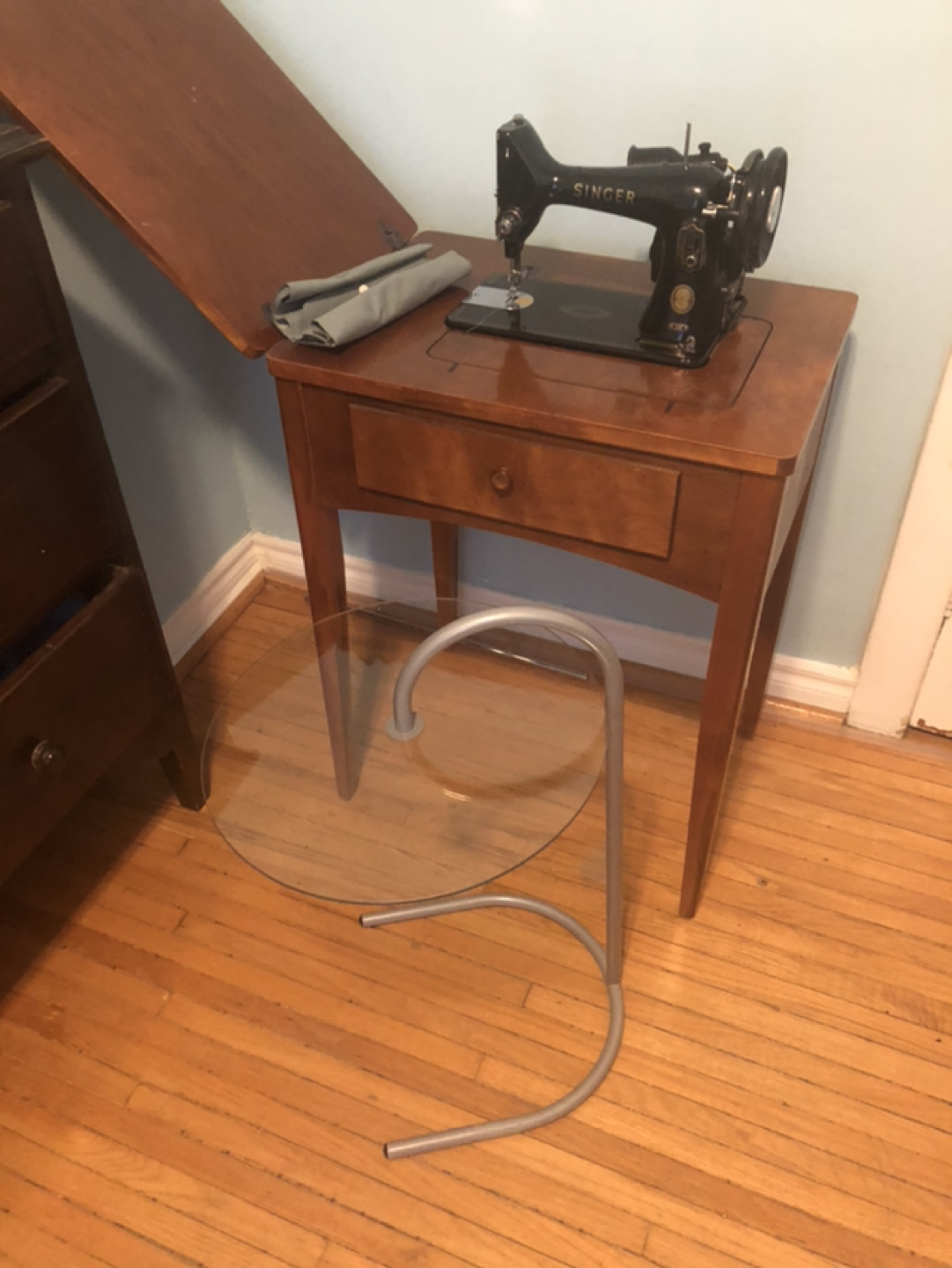 Old sewing machine working.