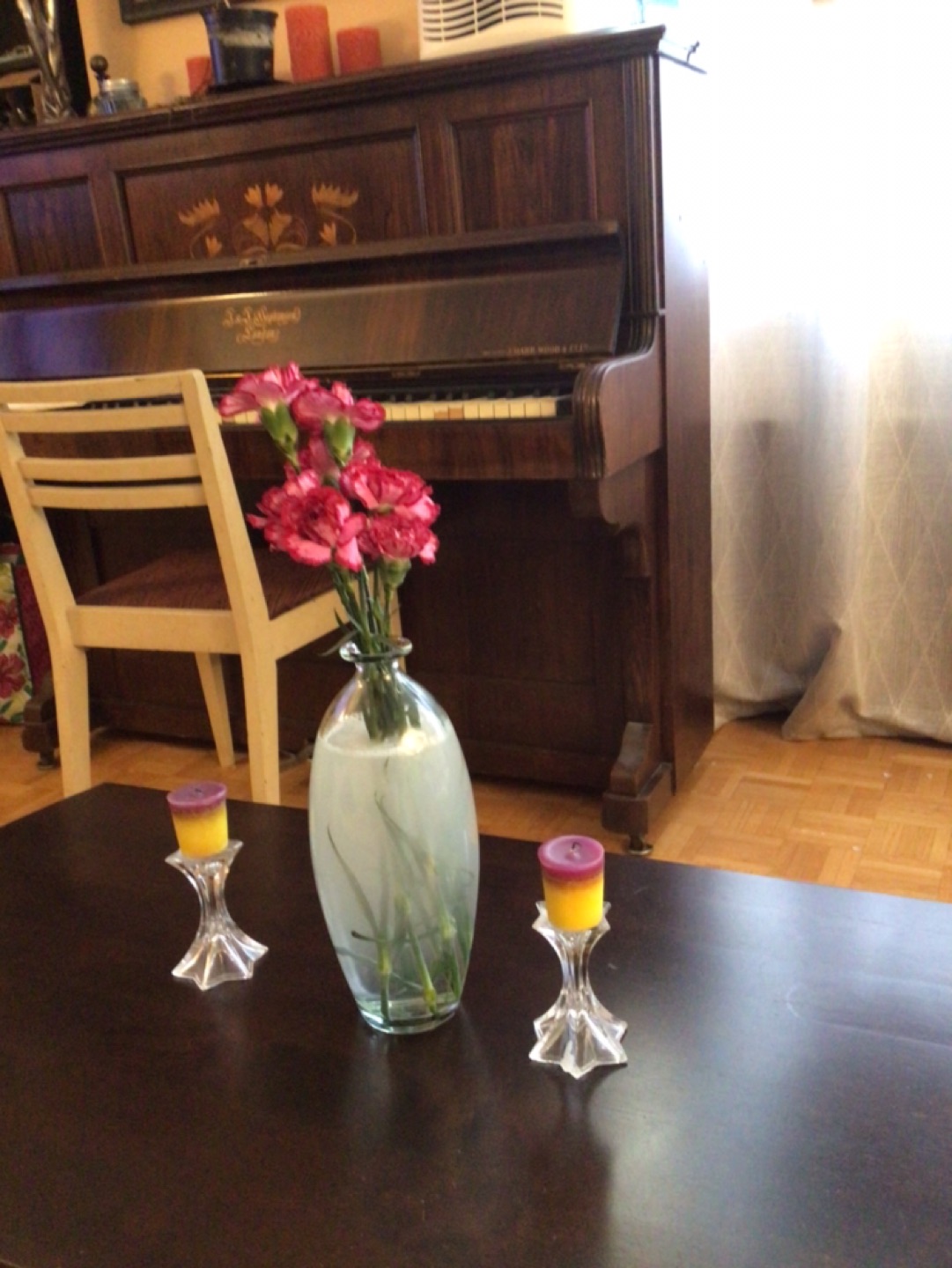 Clear glass vase or decanter  image indicator(2)