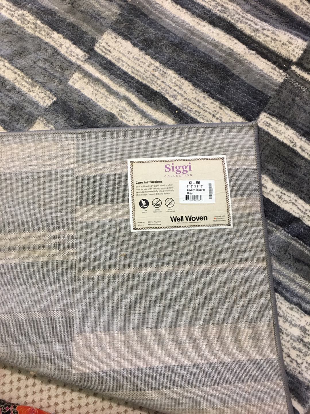 Almost new area rug