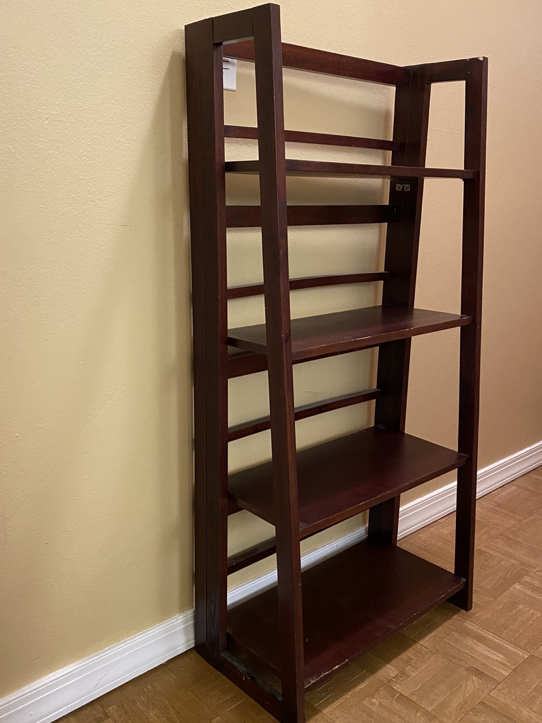 Foldable bookshelves