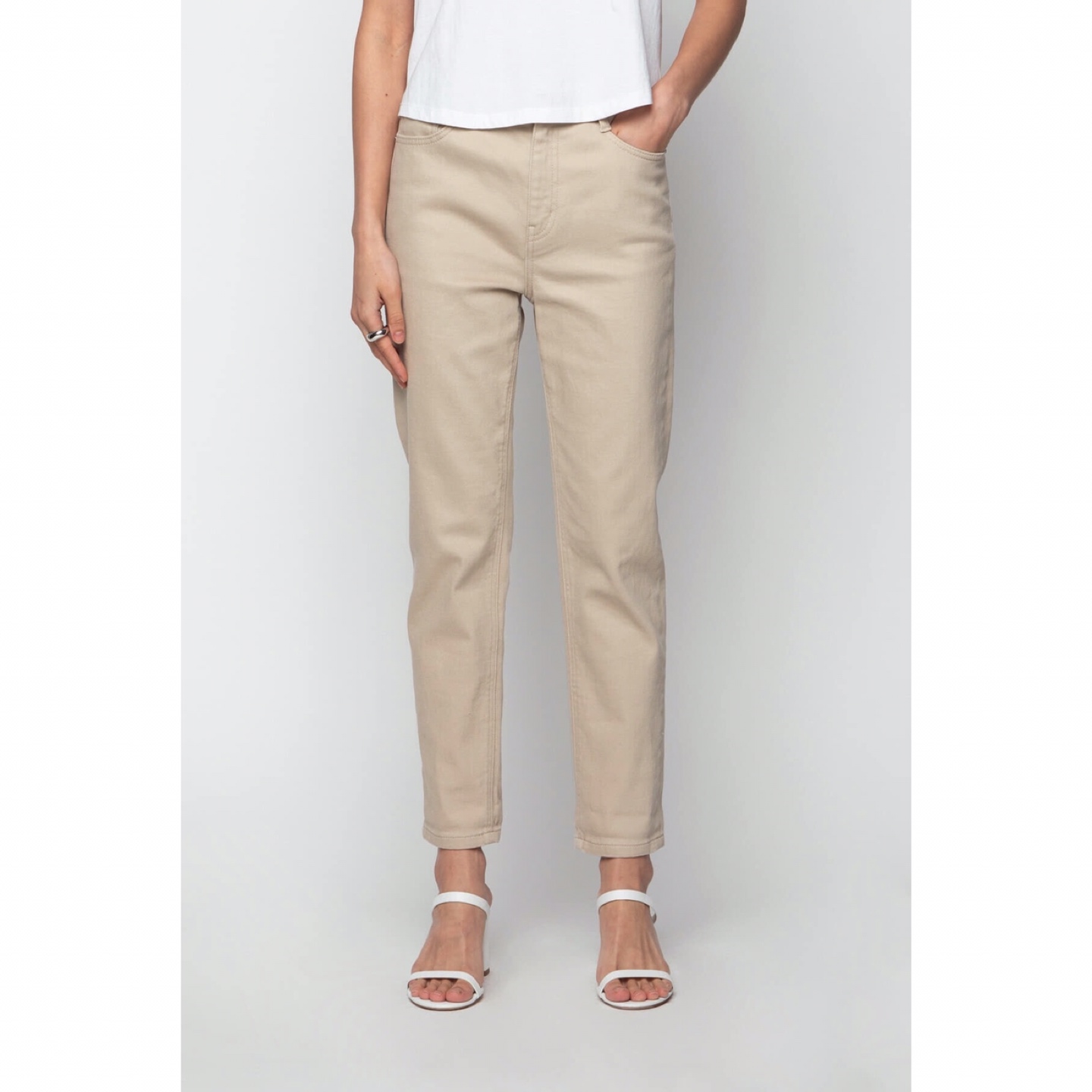 BNWT OAK + FORT High-Waisted Jeans thumbnail