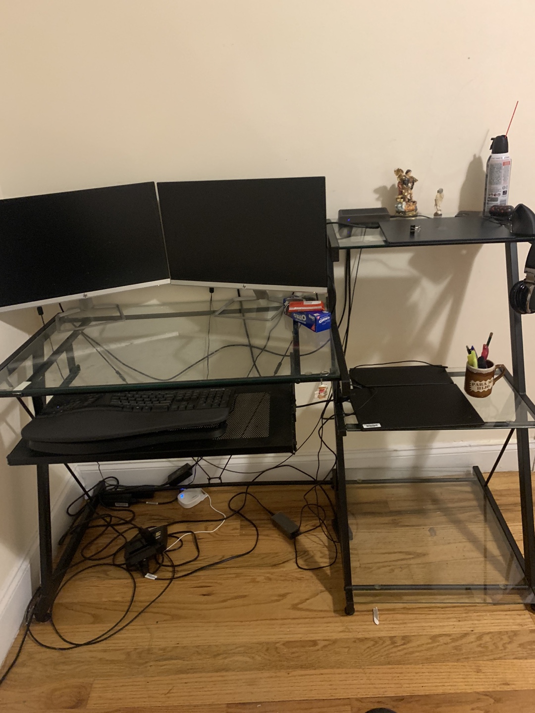 Desk with side shelves 
