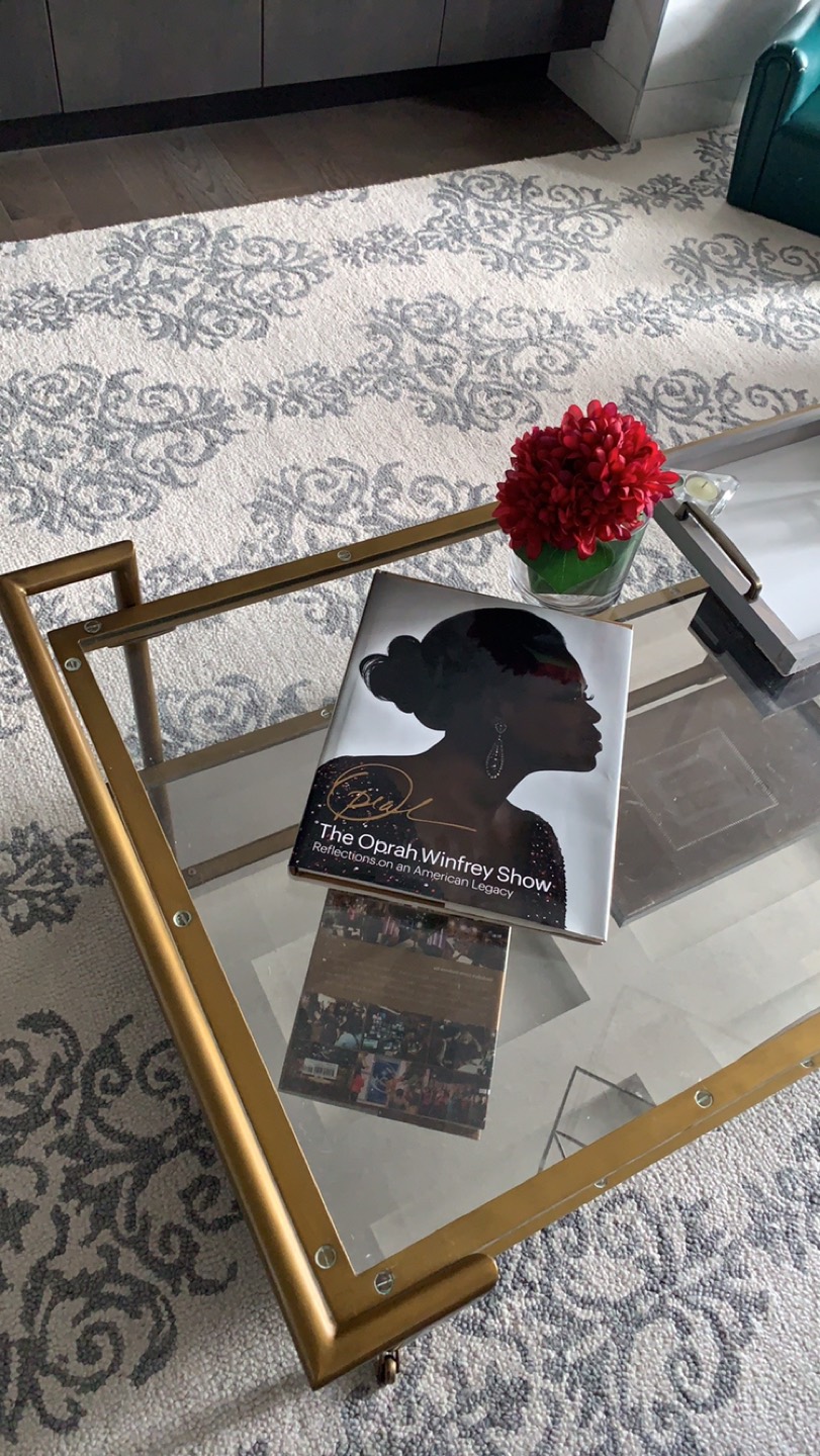 Oprah Winfrey Coffee table hard cover book image indicator(10)