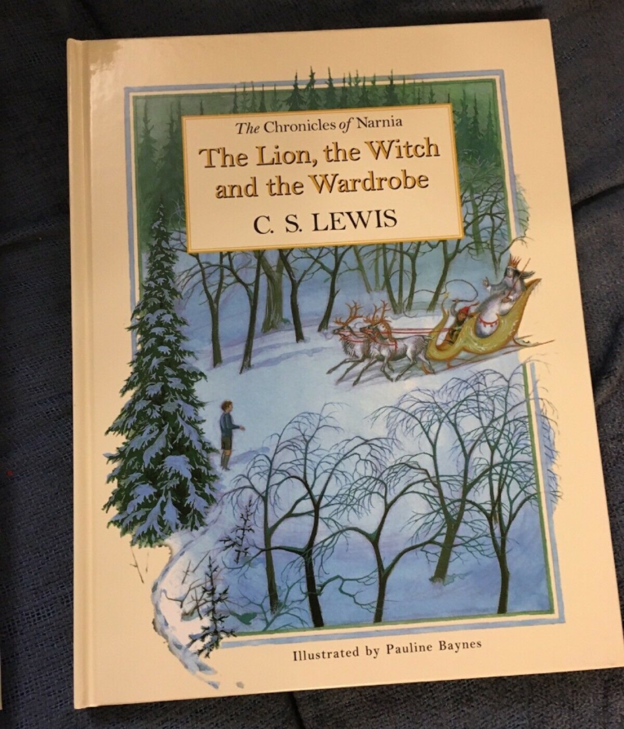 Chronicles of NARNIA book set image indicator(3)