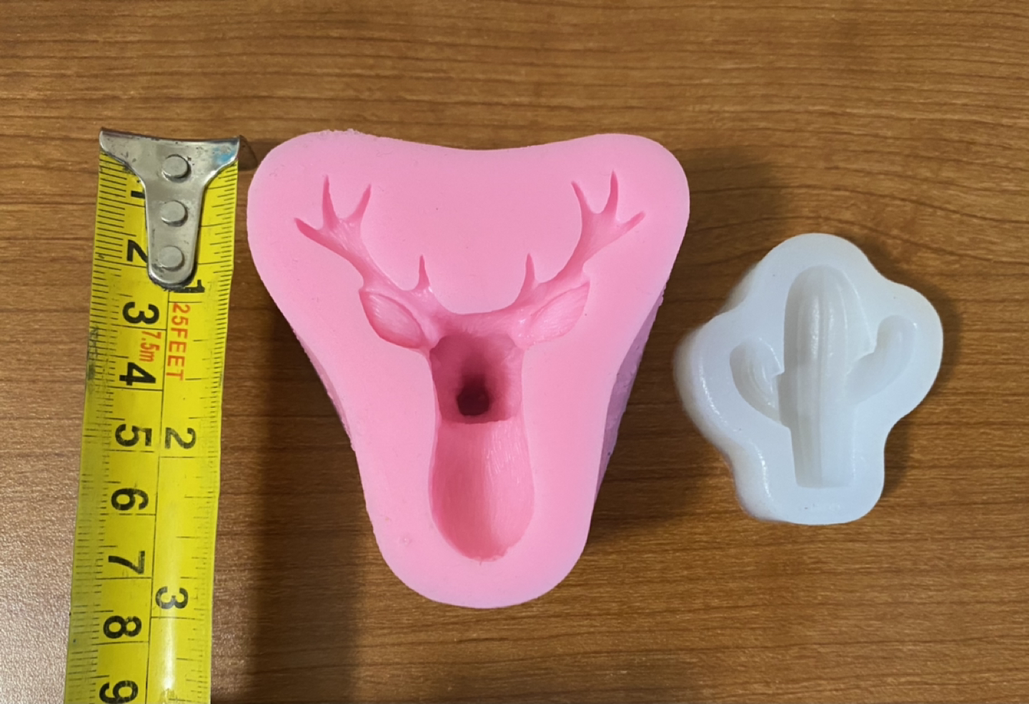 Silicone molds for DIY crafts thumbnail
