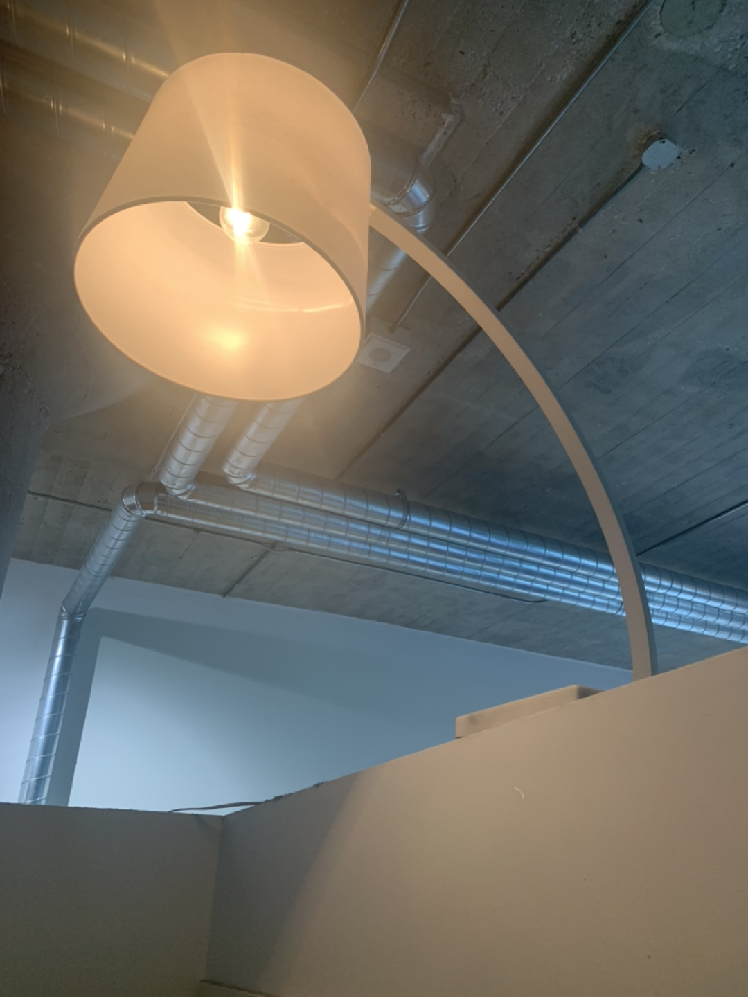 Night stand light with long arm by Nuevo  - photo 3