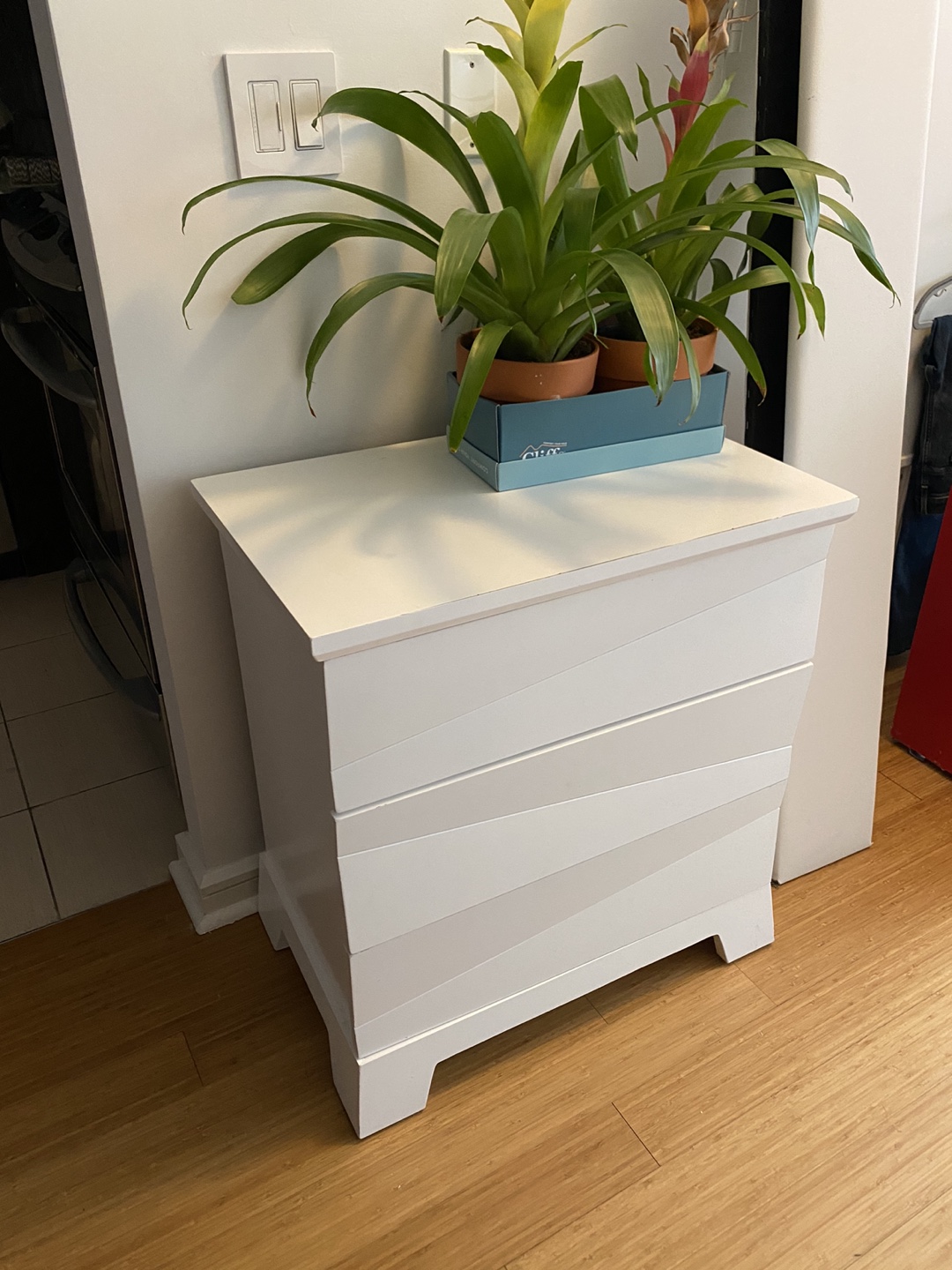 White 3 Drawer Small Dresser, Night Stand Side Table Or Console  - photo 2