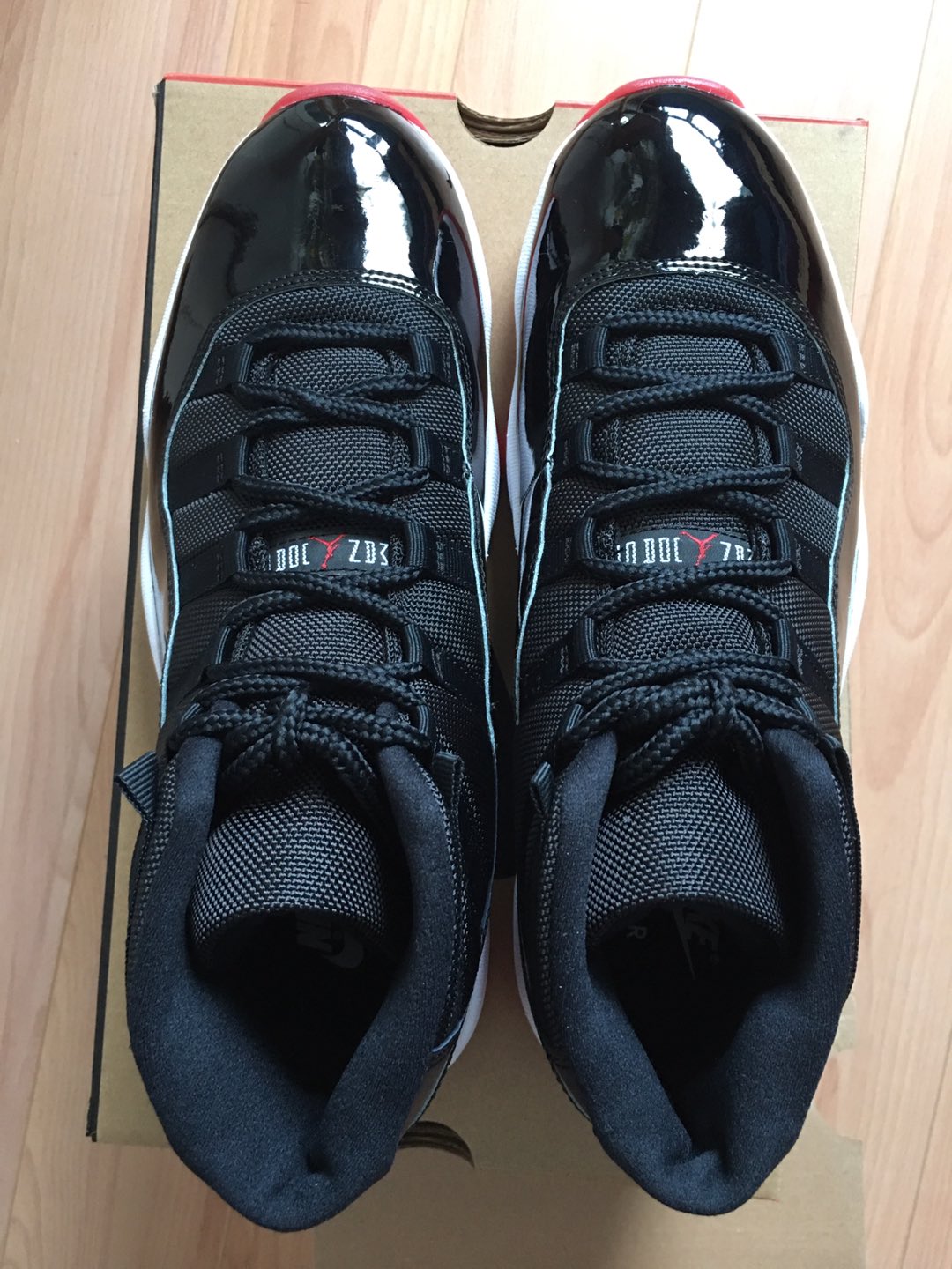 NEW Nike Air Jordan 11 BRED Men US11 image indicator(9)