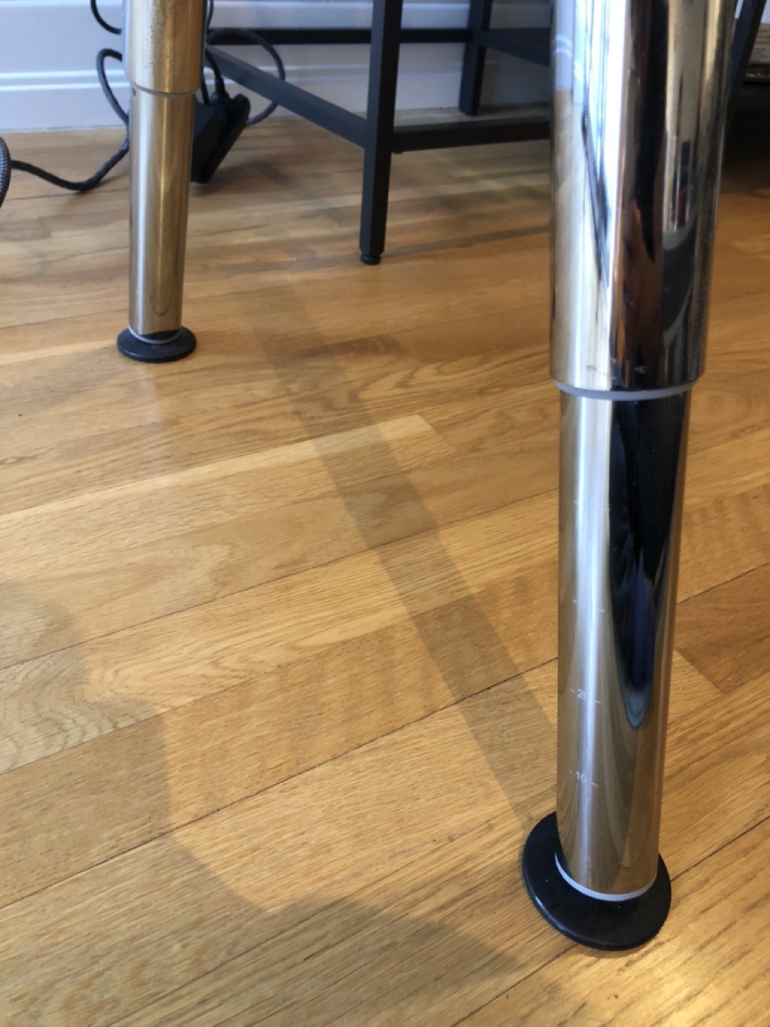  Desk, Adjustable Height MUST GO - photo 4